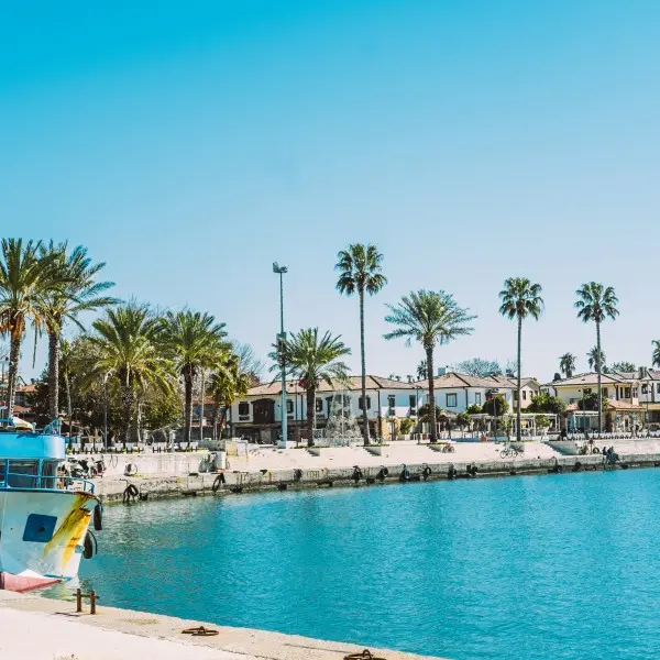 לחופשה חלומית בקפריסין: לרנקה מחכה לכם על החוף