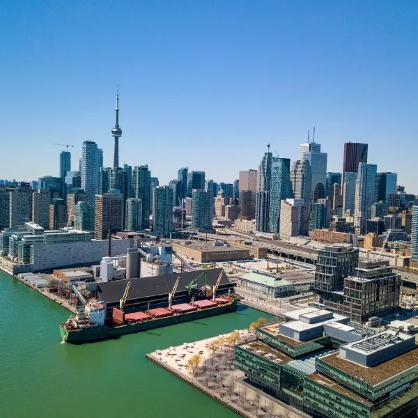 גלו את הקסם של טורונטו – הפנינה השוקקת של קנדה!