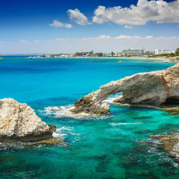 איה נאפה - החופשה המושלמת: חופים חלומיים, מסיבות והרפתקאות