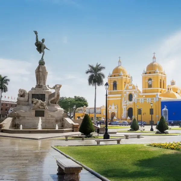 טרוחיו הקסומה: חוויית קולוניאלית בלתי נשכחת בפרו!