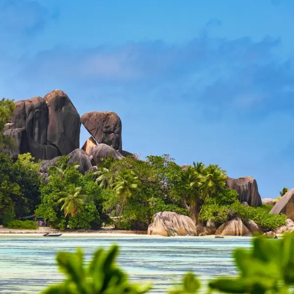 גלה את גן העדן הנסתר של איי סיישל – לה דיג קוראת לך