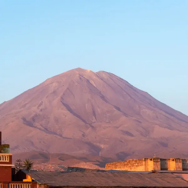 גלו את אראקיפה – היהלום הנסתר של פרו!